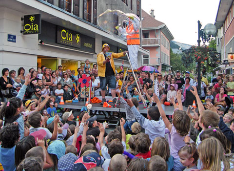 animation spectacle de rue  Mr. Boul animation spectacle de rue  Mr. Boul