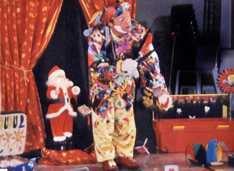 monsieur Boul le clown spectacle de Noël monsieur Boul le clown spectacle de Noël animation sapin de noel pour les comités d'entreprise Haute Savoie