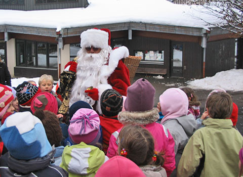 animation spectacle père Noël Annecy Haute Savoie  animation père Noël Annecy Haute Savoie sapin de Noël animateur professionnel Genève Suisse