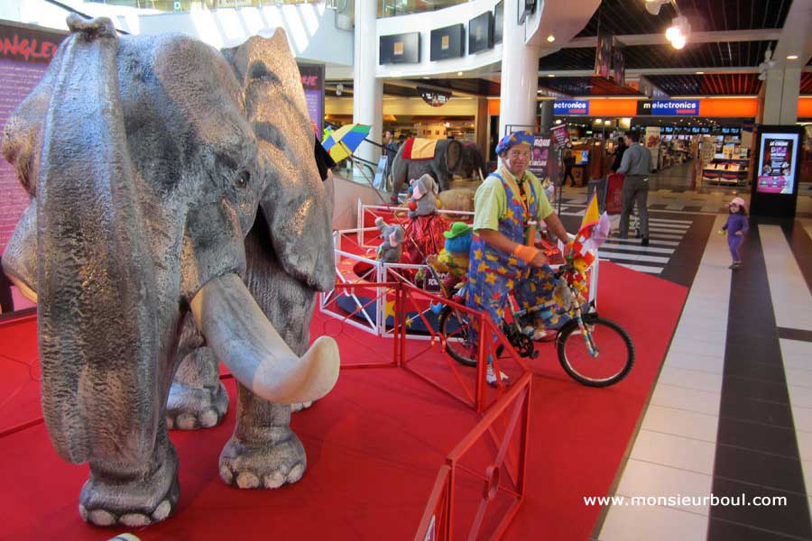 Monsieur Boul et sa bicyclette pouêt pouêt animation de galerie marchande super marché haute savoie 